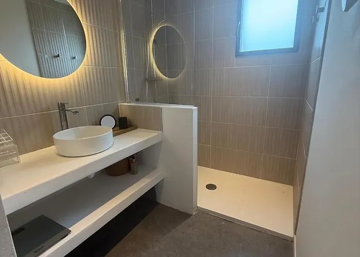 Appartement En Rez-de-jardin Saintes-Marie-la-Mer